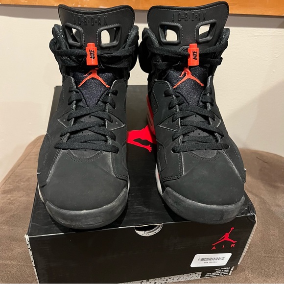 JORDAN 6 RETRO BLACK INFRARED (2019) 100% AUTHENTIC SIZE 9.5 - Picture 4 of 10